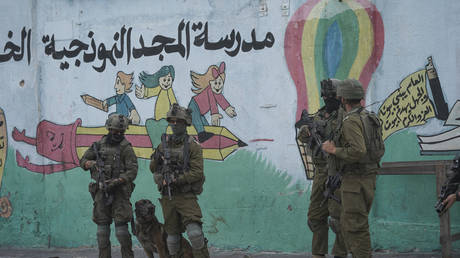 Сделка по освобождению заложников между Израилем и ХАМАСом отложена — RT World News