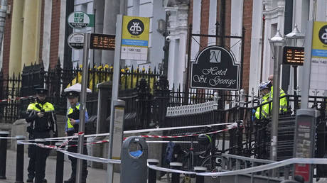 Mit einem Messer bewaffneter Angreifer ersticht mehrere Kinder in Dublin – RT World News