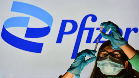 Pfizer подает в суд на Польшу из-за вакцины от Covid-19 — RT World News