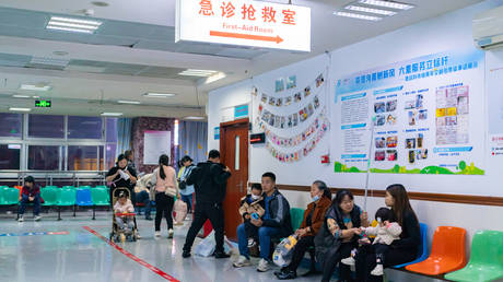 Китай реагирует на опасения ВОЗ по поводу загадочной детской болезни — RT World News