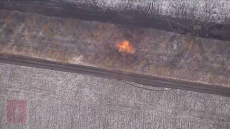 WATCH Lancet drone silence Ukrainian howitzer — RT Russia & Former Soviet Union