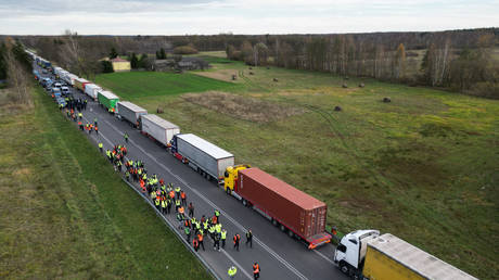 Polish truckers blocking Ukraine military cargos – media — RT World News