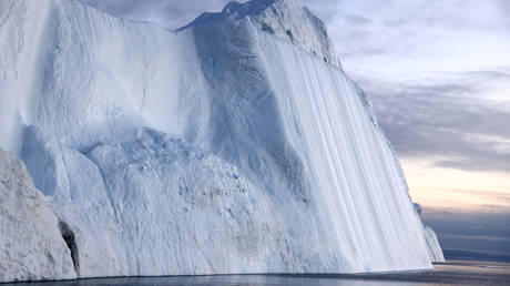 Der größte Eisberg der Welt steuert auf den Ort der Titanic-Tragödie zu – RT World News