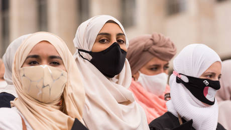EU court approves headscarf bans — RT World News