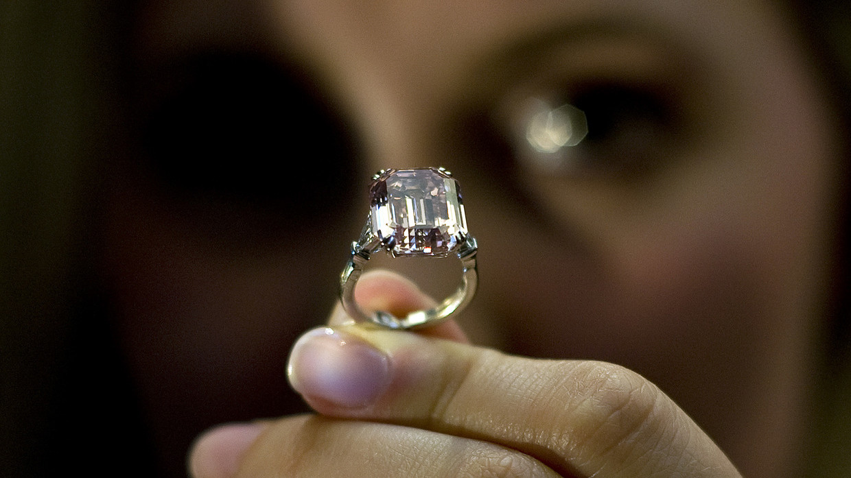 Diamond industry takes radical steps to stem price decline – Bloomberg