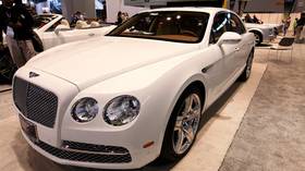 US border checkpoint destroyed by Bentley supercar – Daily Mail