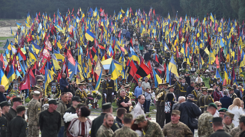 Ukraine has lost up to 300,000 soldiers – ex-Zelensky aide