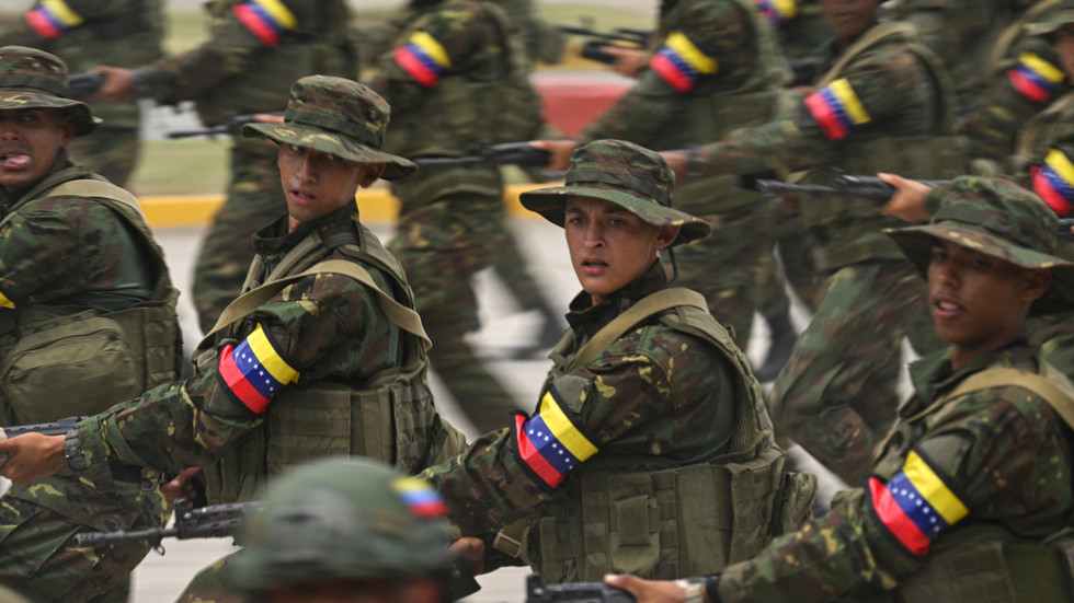 Venezuela mobilizes army – El Pais — RT World News