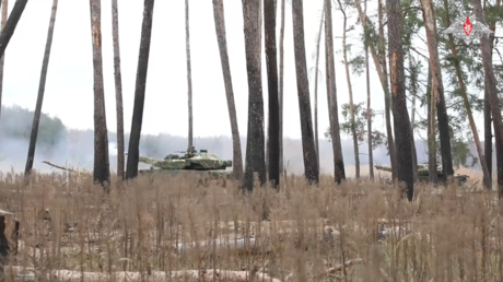 SEHEN Sie russische Panzer im Donbass im Einsatz – RT Russland und die ehemalige Sowjetunion