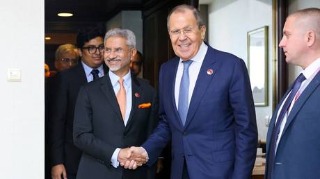 Die Beziehungen zu Moskau haben „uns zeitweise gerettet“ – Neu-Delhi – RT India