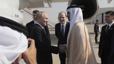 Putin arrives in Abu Dhabi