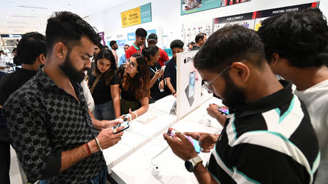 Apple sucht nach Indien für kritische Komponenten – FT – RT India