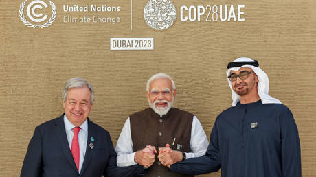(L-R) António Guterres, Narendra Modi and Mohamed bin Zayed Al Nahyan at the UN Climate Change Conference COP28 on December 1, 2023 in Dubai.