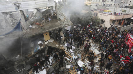 Palestinians look for the survivors of an Israeli strike in Rafah, Gaza, November 14, 2023