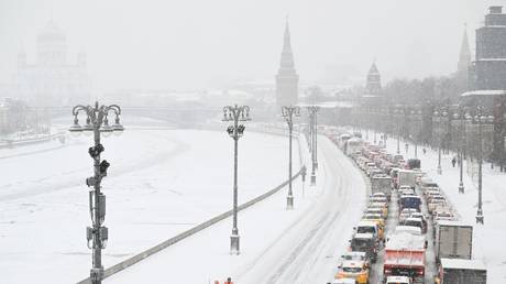 Moskau wird von Rekordschneefall heimgesucht (VIDEOS) — RT Russland und die ehemalige Sowjetunion