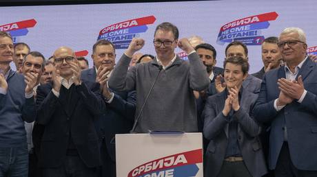 Serbiens Vucic erklärt „absoluten“ Wahlsieg – RT World News