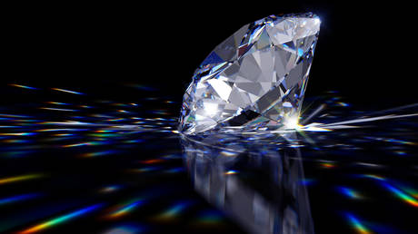 EU legt Datum für russisches Diamantenverbot fest – RT Business News