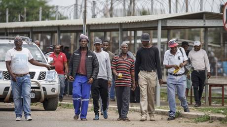 Die Besetzung von Untergrundminen in Südafrika geht weiter – RT Africa