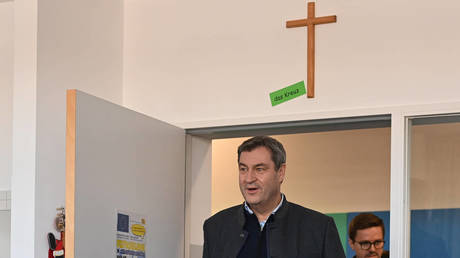 Staatsgebäude dürfen christliche Kreuze zeigen – Deutsches Gericht – RT World News