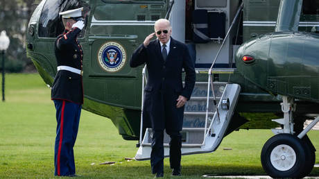 Biden unterzeichnet Rekord-US-Militärbudget – RT World News