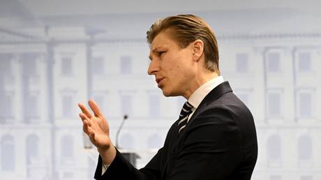 Der finnische Verteidigungsminister prognostiziert einen „neuen Kalten Krieg“ mit Russland – RT World News