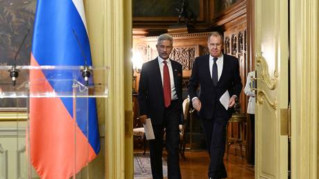 The foreign ministers of Russia and India, Sergey Lavrov and Subrahmanyam Jaishankar, arriving for their news conference in Moscow.