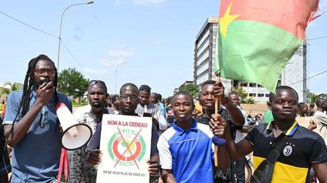 Afrikanische NGOs fordern, dass die ECOWAS ihre Sanktionen gegen Putschstaaten aufhebt – RT Africa