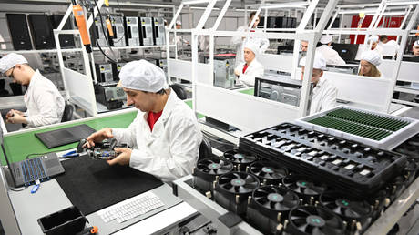 Russische Fabrikaktivitäten brummen – Umfrage – RT Business News