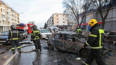 The Ministry of Emergency Situations extinguished cars that had caught fire earlier as a result of a strike by Ukrainian troops in the center of Belgorod.