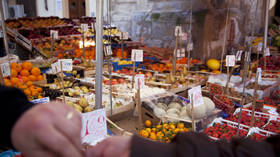 Italians spending less on groceries – report