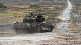 Russian troops capture German Leopard & US Bradley (VIDEO)