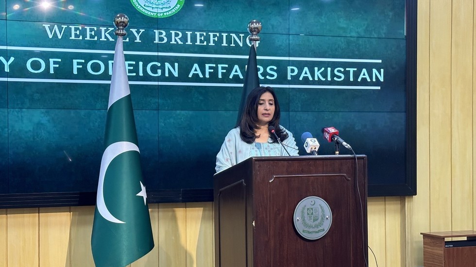 Pakistan recalls ambassador from Iran