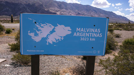 Argentinien möchte, dass Großbritannien über die Rückgabe der Falklandinseln diskutiert – RT World News