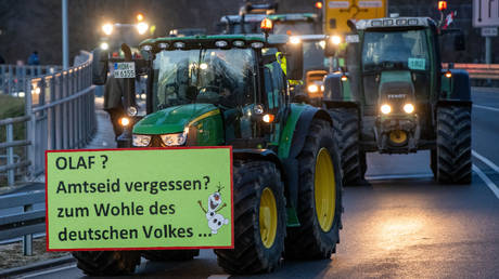 Landwirte nehmen deutschen Vizekanzler bei Subventionsprotest ins Visier – RT World News