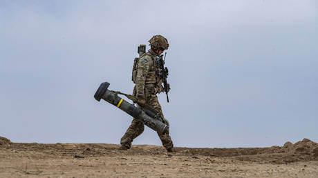 File photo: A US soldier with a Javelin anti-tank missile launcher outside Deir Ez-zor in northeastern Syria, December 7, 2021.