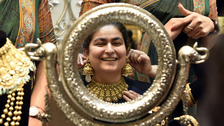 People buy jewellery at a showroom on the occasion of Akshay Tritiya, at PP jewellers Karol Bagh on May 3, 2022 in New Delhi, India.