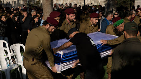 Netanyahu fumes over IDF’s deadliest day in Gaza — RT World News
