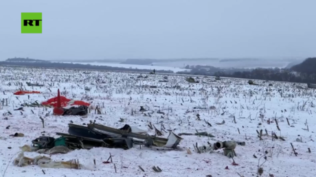Flugzeug mit ukrainischen Kriegsgefangenen wurde von einer Rakete getroffen – Beamte – RT Russland und die ehemalige Sowjetunion