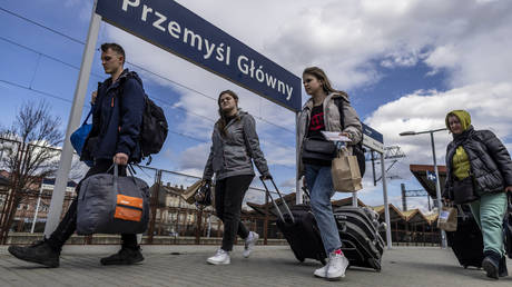 Polen kürzt Sozialleistungen für Ukrainer – Medien – RT World News