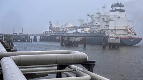 Biden halts new LNG exports — RT Business News
