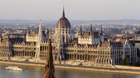 EU plant, Ungarns Wirtschaft wegen der Ukraine zu sabotieren – FT – RT World News