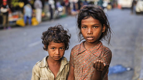 India to make dozens of cities ‘beggar free’ — RT India