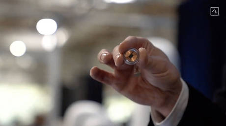Musks Gehirnchip wurde dem ersten Menschen implantiert – RT World News
