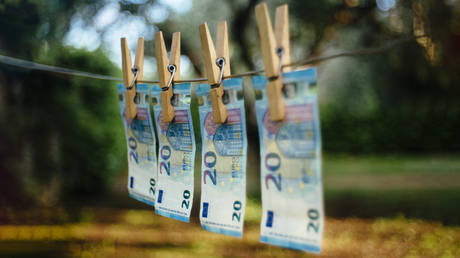 Deutschland verzeichnet einen starken Anstieg gefälschter Euro – RT Business News