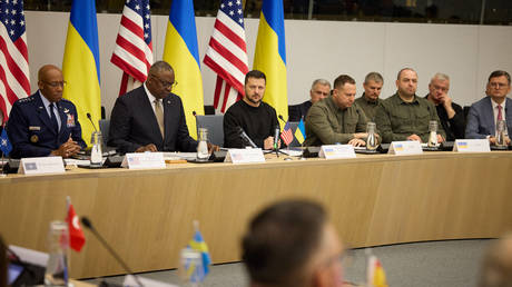 Ukrainian President Vladimir Zelensky and US Defense Secretary of Defense Lloyd Austin.