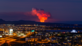 Erupting volcano in Iceland reaches town (VIDEO)