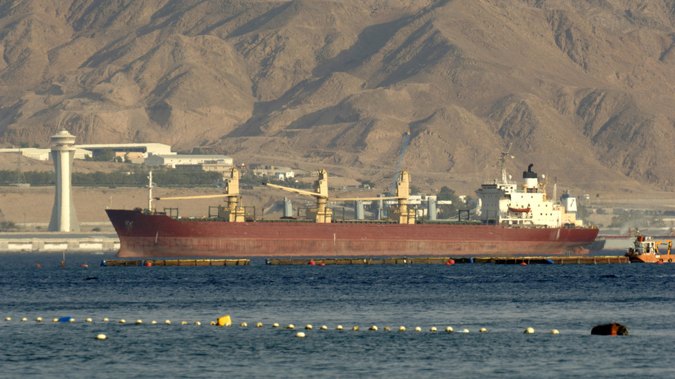 https://www.rt.com/information/592306-uk-merchant-ship-targeted-yemeni-coast/Civilian vessel attacked off Yemeni coast – UK Navy