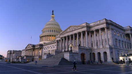 Сенат США продвигает законопроект о помощи Украине и Израилю — RT World News