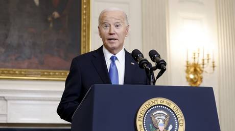Biden urges House to pass bill with $60bn for Ukraine — RT World News