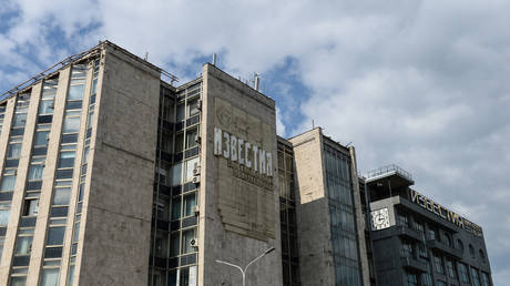 Iconic newspaper building goes up in flames in Moscow (VIDEOS)